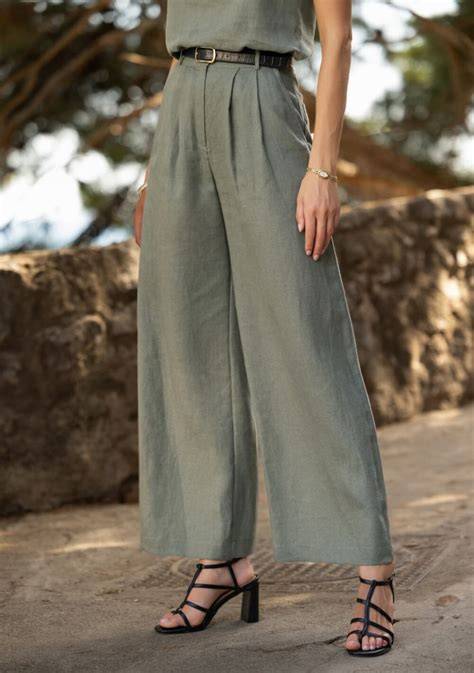 The Ultimate Guide to Breezy, Polished Summer Style